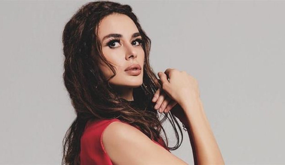 Ayşe Hatun Önal; Adana, Türkiye doğumlu Türk oyuncu