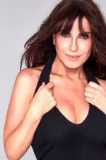 Ayşegül Aldinç; İstanbul, Türkiye doğumlu Türk oyuncu