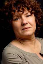 Ayşenil Şamlıoğlu; İstanbul, Türkiye doğumlu Türk oyuncu, yönetmen, yazar