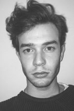 Aytaç Şaşmaz; İstanbul, Türkiye doğumlu Türk oyuncu