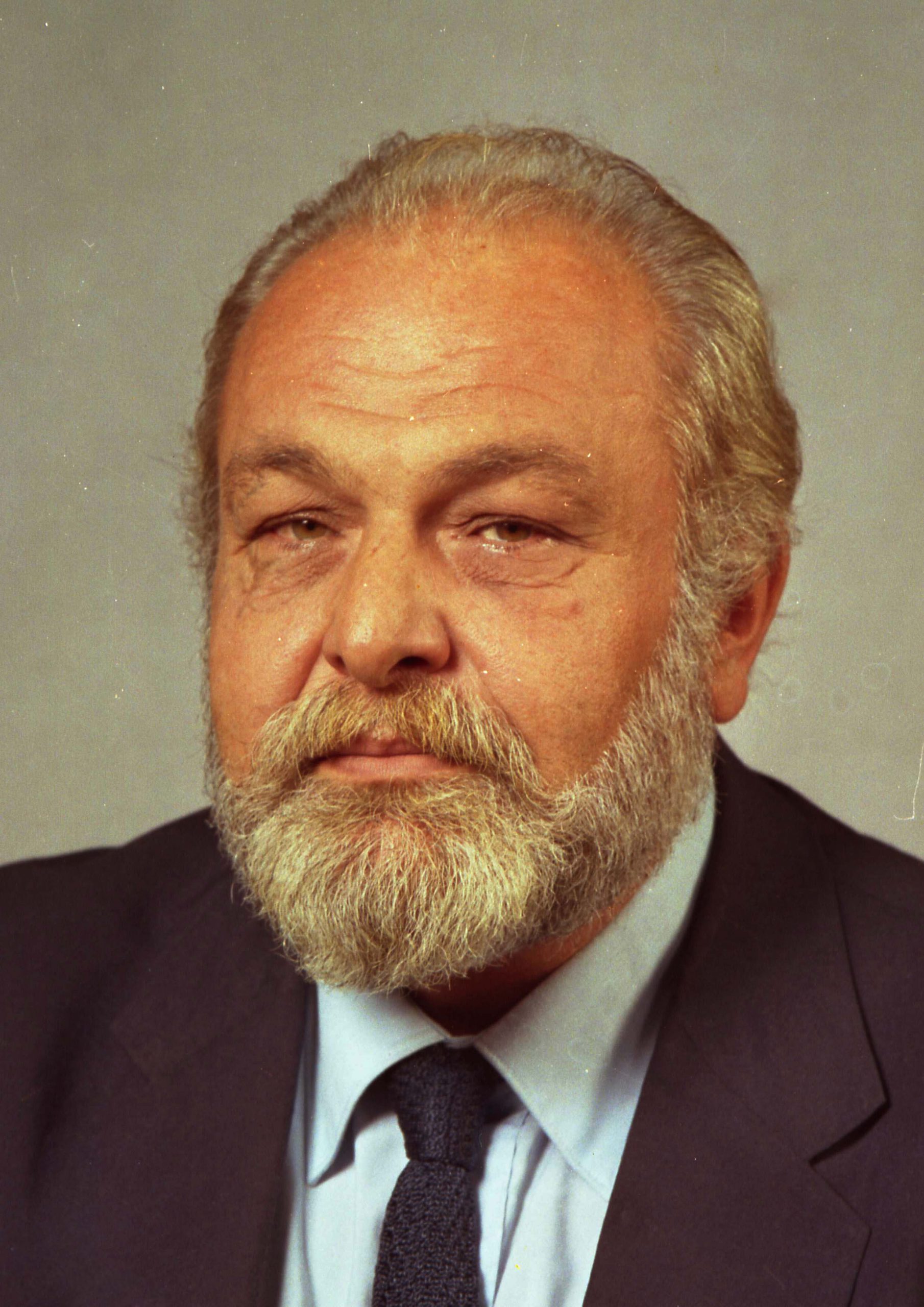 Aytaç Yörükaslan; İstanbul, Türkiye doğumlu Türk oyuncu