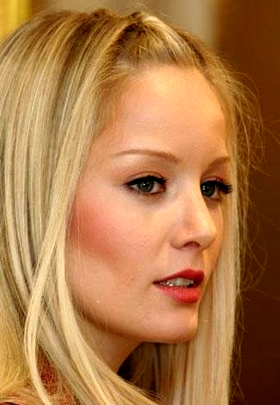 Bade İşçil; İstanbul, Türkiye doğumlu Türk oyuncu