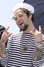 Bam Margera; Brandon Cole Margera olarak da bilinen Amerikalı kaykaycı oyuncu, ortak yapımcı, senarist, yönetmen
