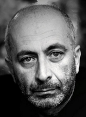 Barış Pirhasan; İstanbul, Türkiye doğumlu Türk senarist, yönetmen