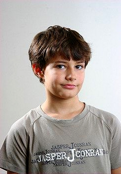 Batuhan Karacakaya; İstanbul, Türkiye doğumlu Türk oyuncu