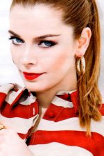 Begüm Kütük Yaşaroğlu; İzmir, Türkiye doğumlu Türk oyuncu