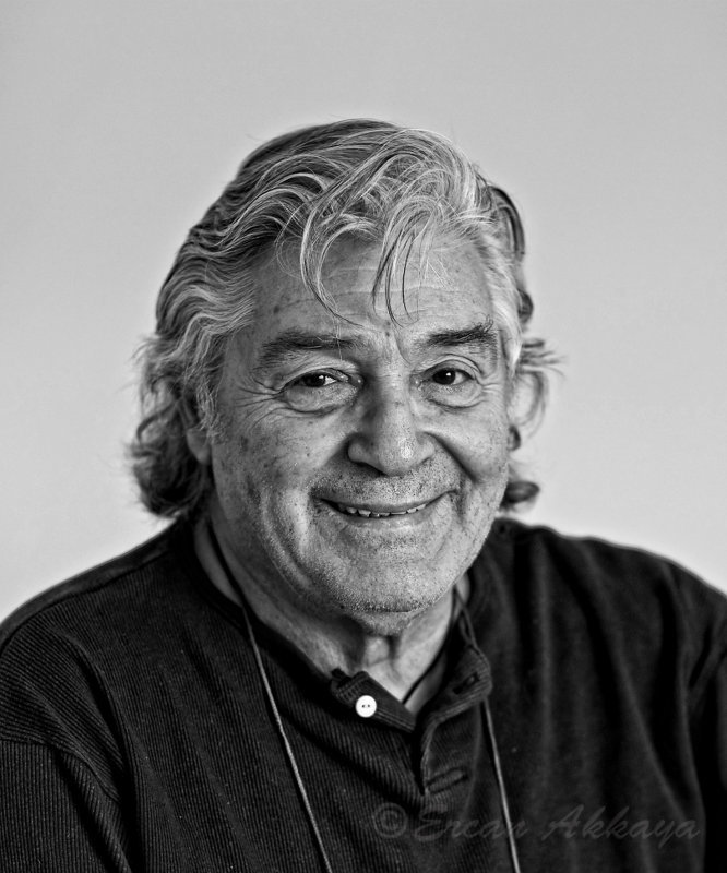 Beklan Algan; Erzurum, Türkiye doğumlu Türk oyuncu, yönetmen