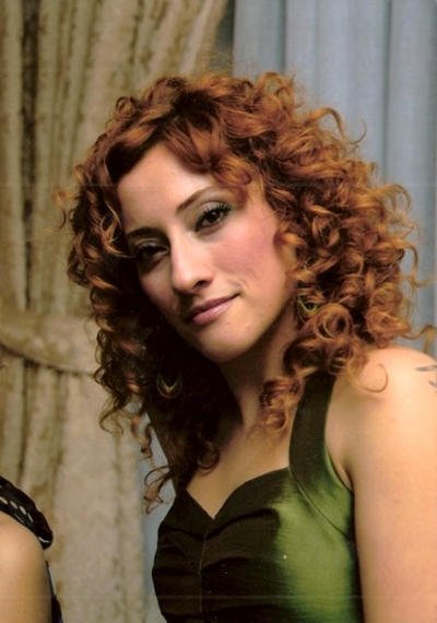 Berfu Öngören; İzmir, Türkiye doğumlu Türk oyuncu