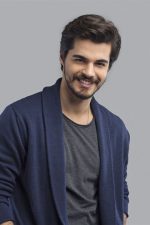 Berk Atan; İzmir, Türkiye doğumlu Türk oyuncu