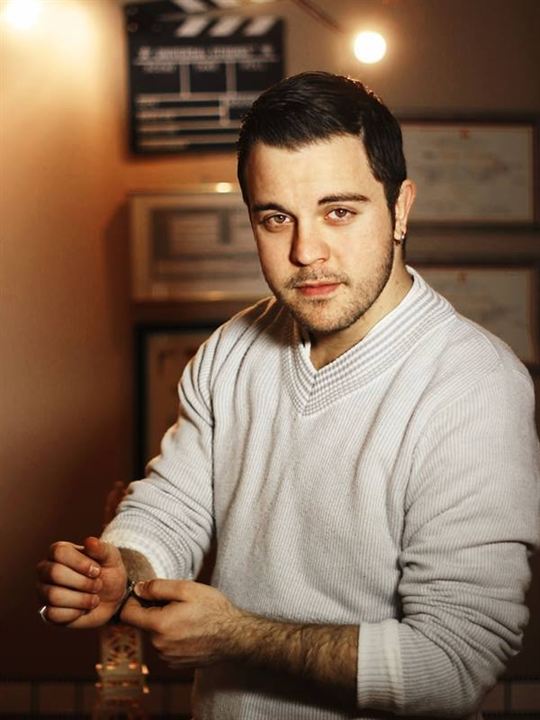 Berkay Berkman; İzmir, Türkiye doğumlu Türk oyuncu, senarist, yapımcı