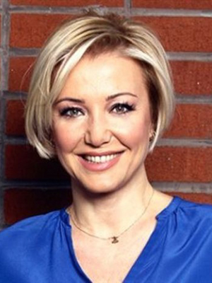 Berna Laçin; İzmir, Türkiye doğumlu Türk oyuncu