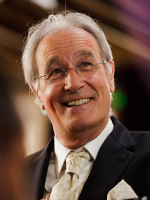 Bernard Le Coq; Le Blanc, Indre, Fransa doğumlu Bernard Lecoq olarak da bilinen Fransız oyuncu