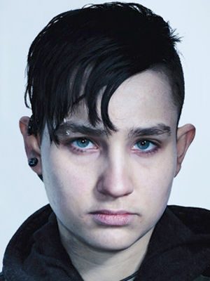 Bex Taylor-Klaus; Atlanta, Georgia, ABD doğumlu Rebecca Edison Taylor-Klaus olarak da bilinen Amerikalı oyuncu, seslendirme sanatçısı