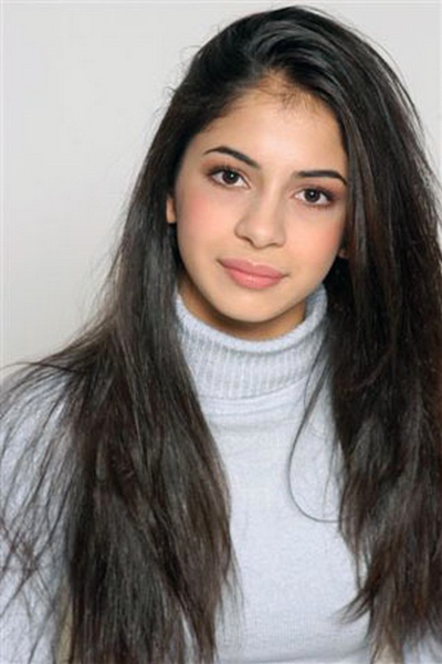 Beyza Şekerci; İstanbul, Türkiye doğumlu Türk oyuncu