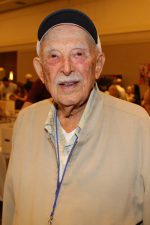 Bill Macy; Wolf Martin Garber olarak da bilinen Amerikalı komedyen oyuncu