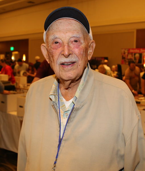 Bill Macy; Wolf Martin Garber olarak da bilinen Amerikalı komedyen oyuncu