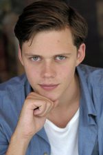 Bill Skarsgård; Vällingby,İsveç doğumlu Bill Istvan Günther Skarsgård,Bill Skarsgard olarak da bilinen İsveçli  oyuncu