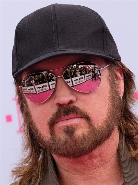Billy Ray Cyrus; Flatwoods, Greenup, Kentucky, ABD doğumlu Amerikalı şarkıcı oyuncu, senarist, yapımcı