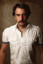 Biray Dalkıran; İstanbul, Türkiye doğumlu Türk yönetmen, senarist, yapımcı