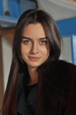 Birce Akalay; İstanbul, Türkiye doğumlu Türk sunucuoyuncu