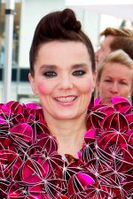 Björk; Reykjavik,İzlanda doğumlu Björk Gudmundsdottir olarak da bilinen İzlandalı  oyuncu, besteci