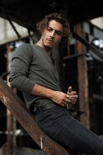 Boran Kuzum; Ankara, Türkiye doğumlu Türk oyuncu