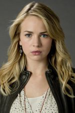 Britt Robertson; Charlotte, Kuzey Dakota, ABD doğumlu Brittany Leanna Robertson olarak da bilinen Amerikalı oyuncu
