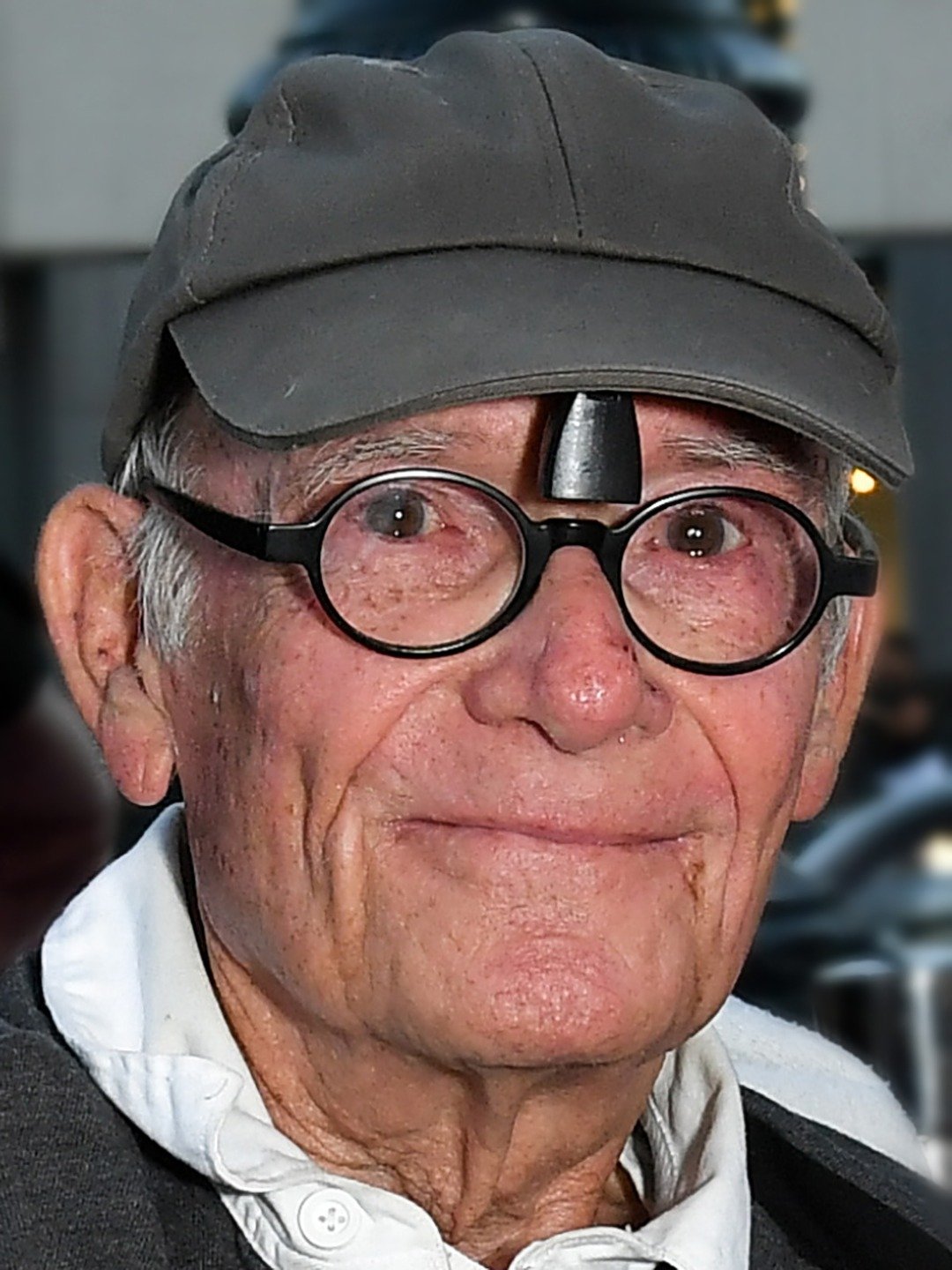 Buck Henry; New York City, New York, ABD doğumlu Amerikalı oyuncu, senarist, yaratıcı, yönetmen