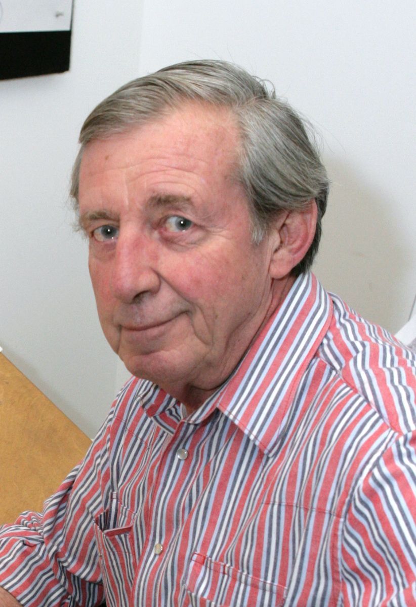 Bud Luckey; Billings, Montana, ABD doğumlu Amerikalı karikatürist, grafiker, şarkıcı oyuncu, müzisyen, besteci, seslendirme sanatçısı, storyboard sanatçısı