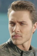 Burak Çelik; İstanbul, Türkiye doğumlu Türk oyuncu, besteci, yapımcı