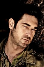 Burak Hakkı; İstanbul, Türkiye doğumlu Türk oyuncu