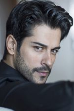 Burak Özçivit; İstanbul, Türkiye doğumlu Türk oyuncu, yapım, yapımcı