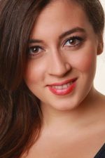 Burcu Gönder Parlak; İstanbul, Türkiye doğumlu Türk oyuncu