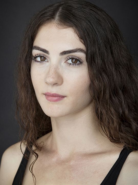 Burcu Özberk; Eskişehir, Türkiye doğumlu Türk oyuncu