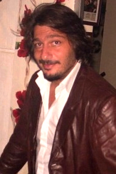 Burçin Üçüncüoğlu; Kocaeli, Türkiye doğumlu Türk oyuncu