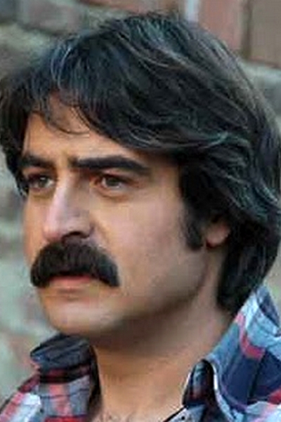 Bülent Alkış; İzmir, Türkiye doğumlu Türk oyuncu