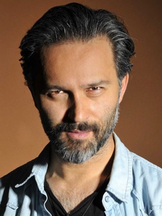 Bülent Çolak; İstanbul, Türkiye doğumlu Türk oyuncu