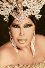 Bülent Ersoy; İstanbul, Türkiye doğumlu Diva olarak da bilinen Türk oyuncu
