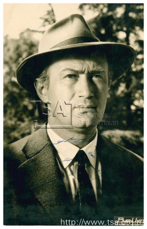 Bülent Oran; İstanbul, Türkiye doğumlu Türk senarist, oyuncu