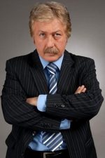 Cahit Kaşıkçılar; Bursa, Türkiye doğumlu Sarı Bıyık, Herkesin Tanıdığı ama Adını Bilmediği Adam olarak da bilinen Türk oyuncu, senarist