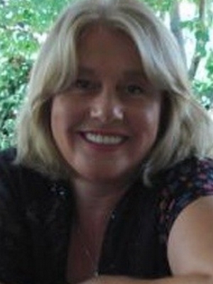 Canan Perver; İstanbul, Türkiye doğumlu Türk oyuncu