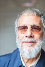 Cat Stevens; Marylebone,Londra,İngiltere doğumlu Steven Georgiou olarak da bilinen İngilizsöz yazarıbesteci, oyuncu, müzisyen