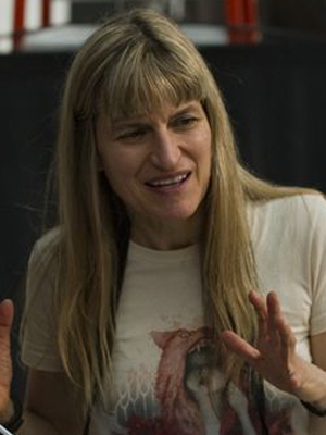 Catherine Hardwicke; Helen Catherine Hardwicke olarak da bilinen Amerikalı yönetmen, set dekoratörü, idari yapımcı