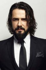 Cem Uçan; İstanbul, Türkiye doğumlu Türk oyuncu, yapımcı