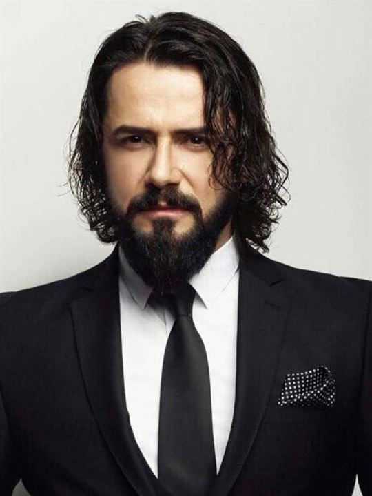 Cem Uçan; İstanbul, Türkiye doğumlu Türk oyuncu, yapımcı