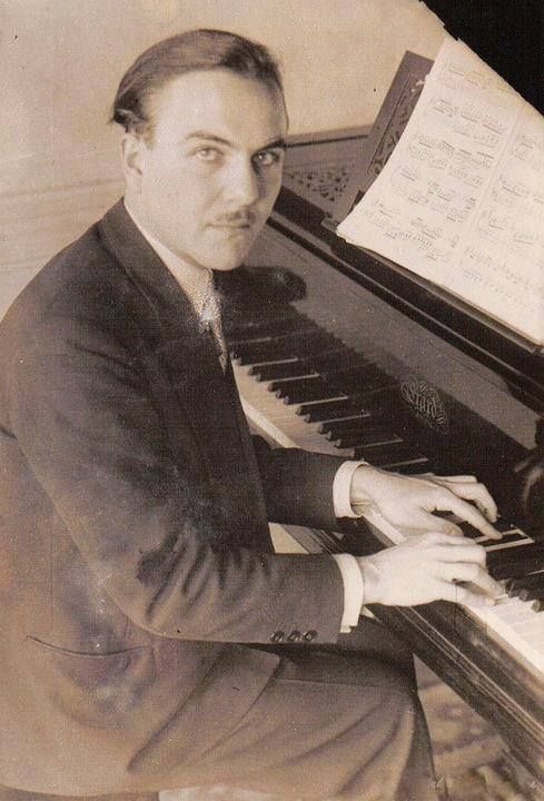 Cemal Reşit Rey; Kudüs, İsrail doğumlu Türk orkestra şefibesteci