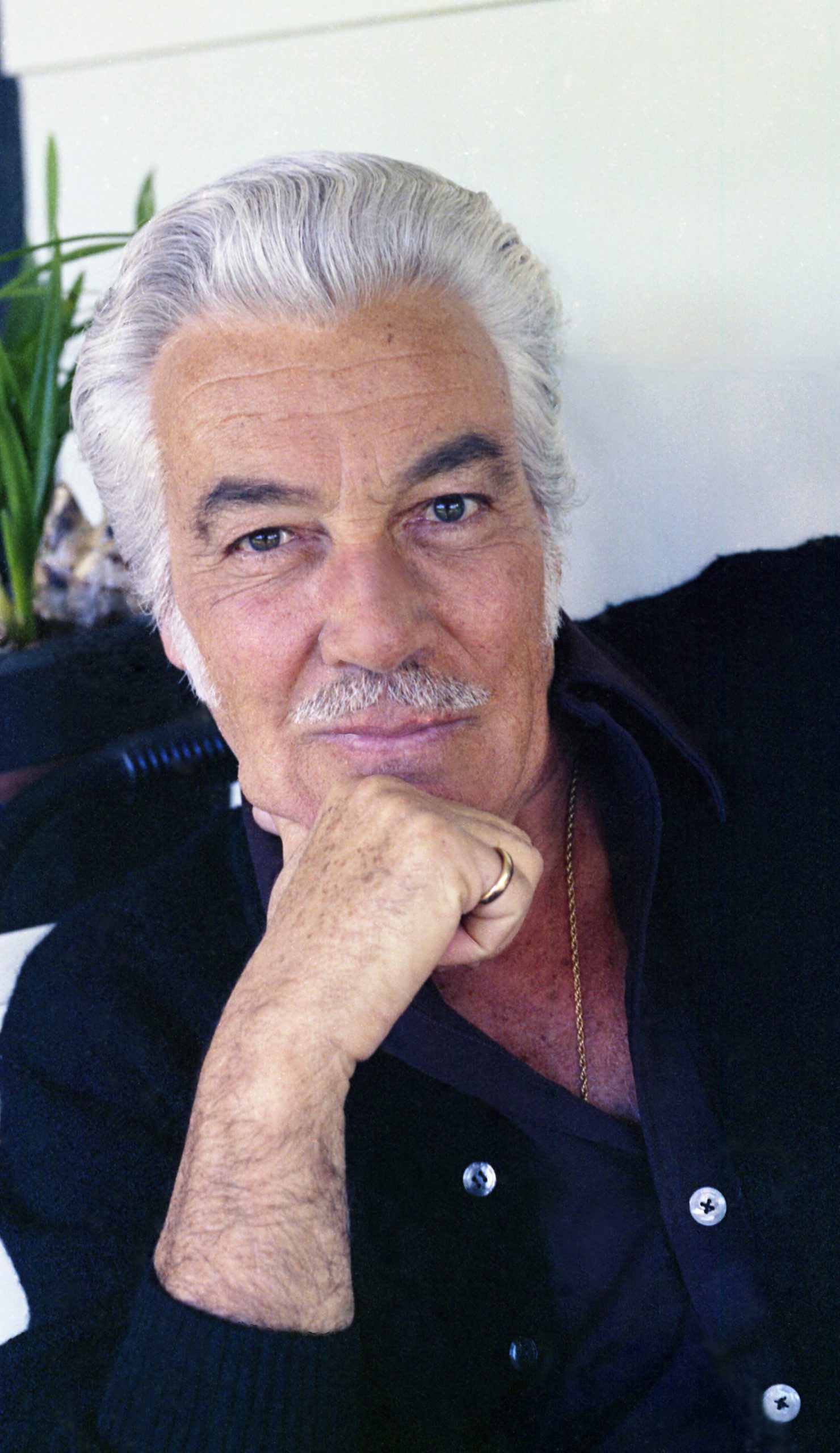 Cesar Romero; New York City, New York, ABD doğumlu Amerikalı oyuncu