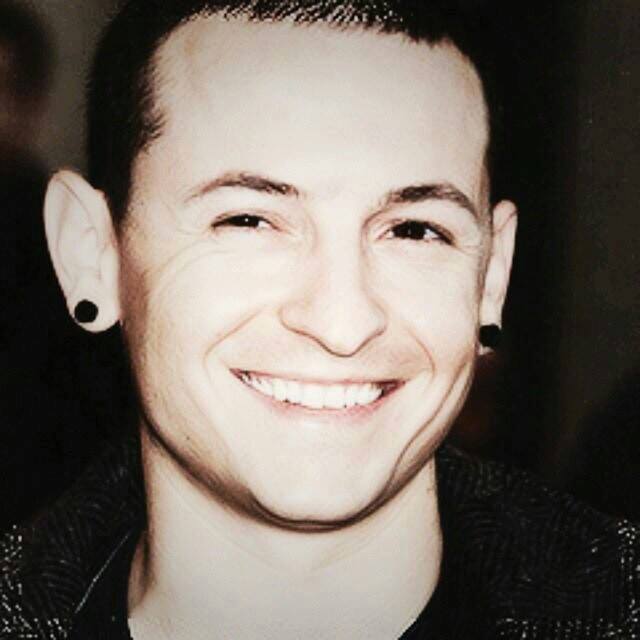 Chester Bennington; Phoenix, Arizona, ABD doğumlu Amerikalı oyuncu, müzisyen