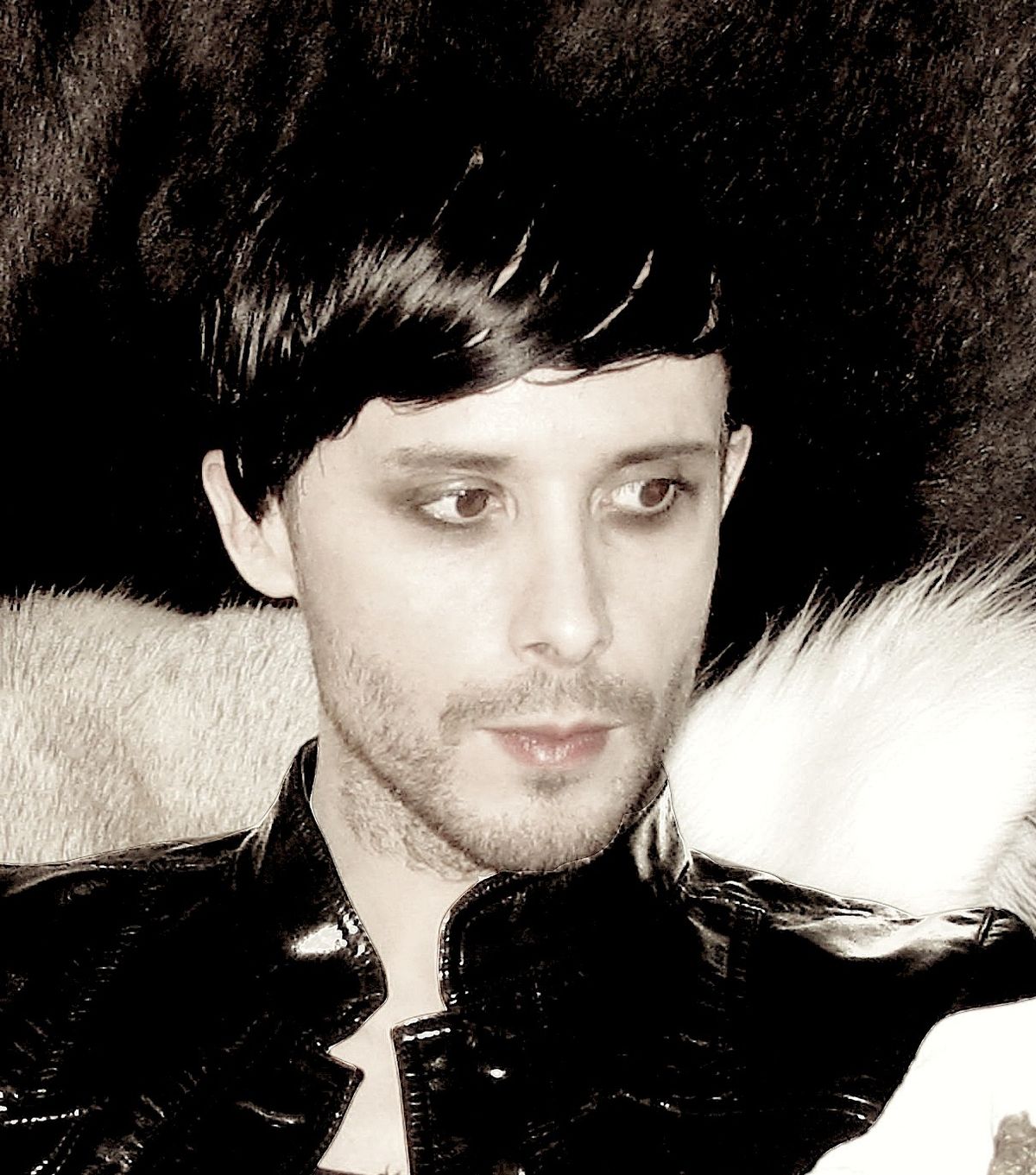 Chris Corner; Middlesbrough,Kuzey Yorkshire,İngiltere doğumlu İngilizsöz yazarıbesteci, müzisyen