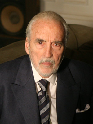Christopher Lee; Belgravia,Londra,İngiltere doğumlu Christopher Frank Carandini Lee olarak da bilinen İngiliz oyuncu, senarist
